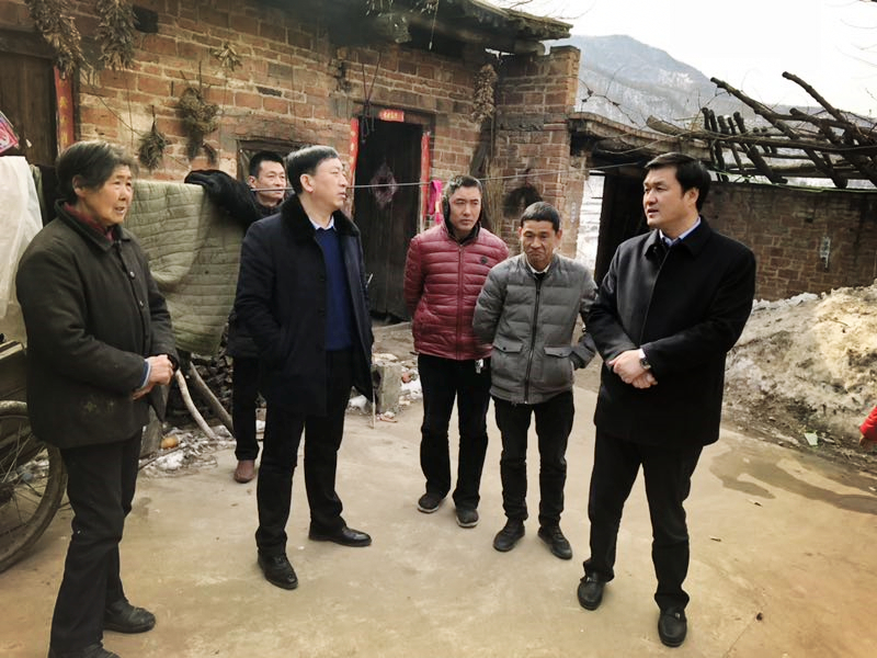民建“組團(tuán)”慰問，企業(yè)送溫暖到家